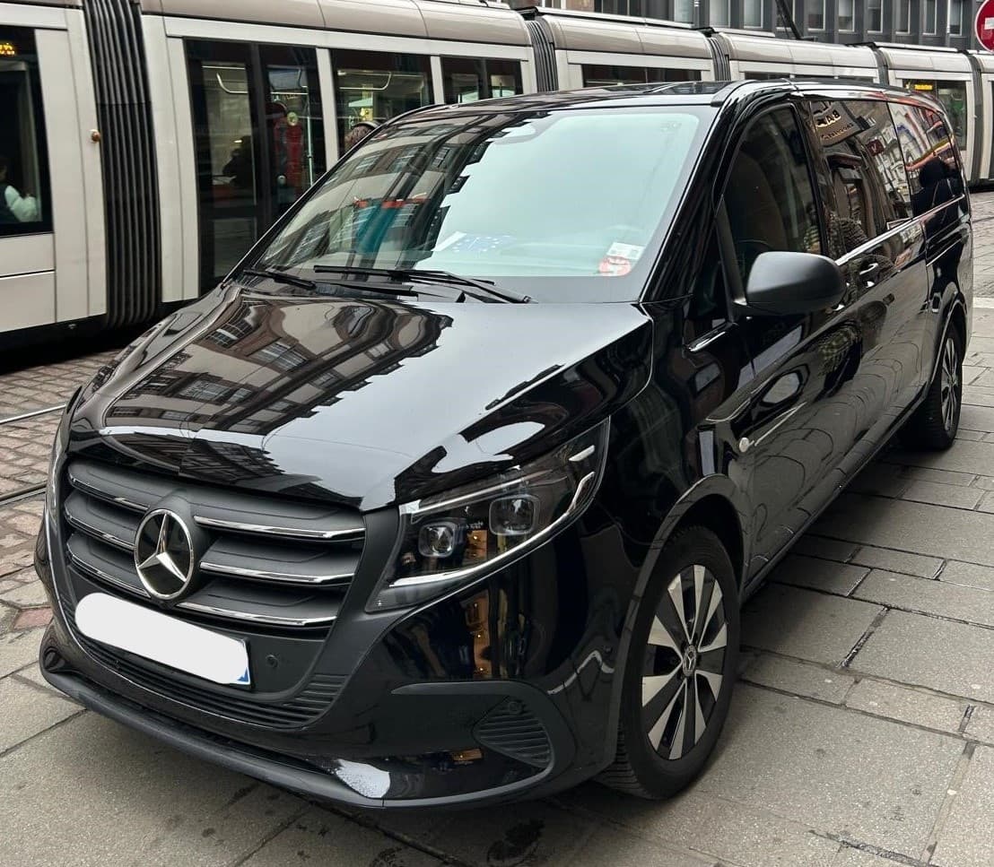 Van Mercedes Classe V - vue exterieure avant Strasbourg